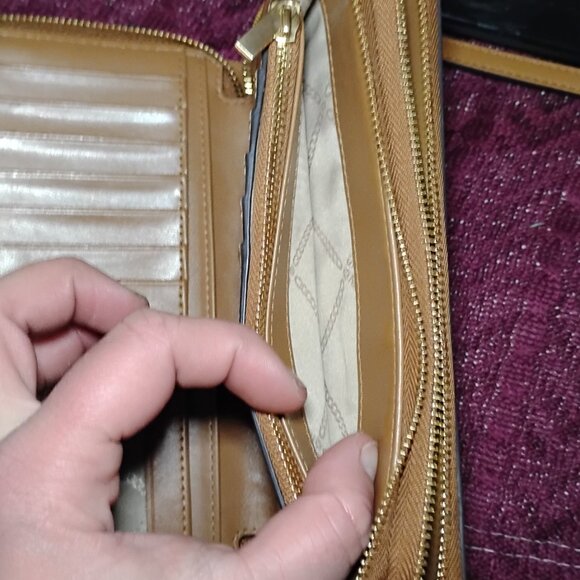 MICHEAL KORS (BRAND NEW) Wallet w/ wristlet - Picture 6 of 6